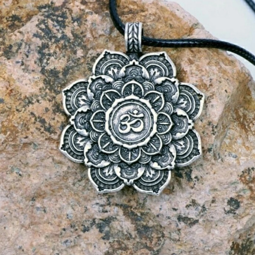SALE! ❄️🎁 Tibetan Mandala Meditation Amulet